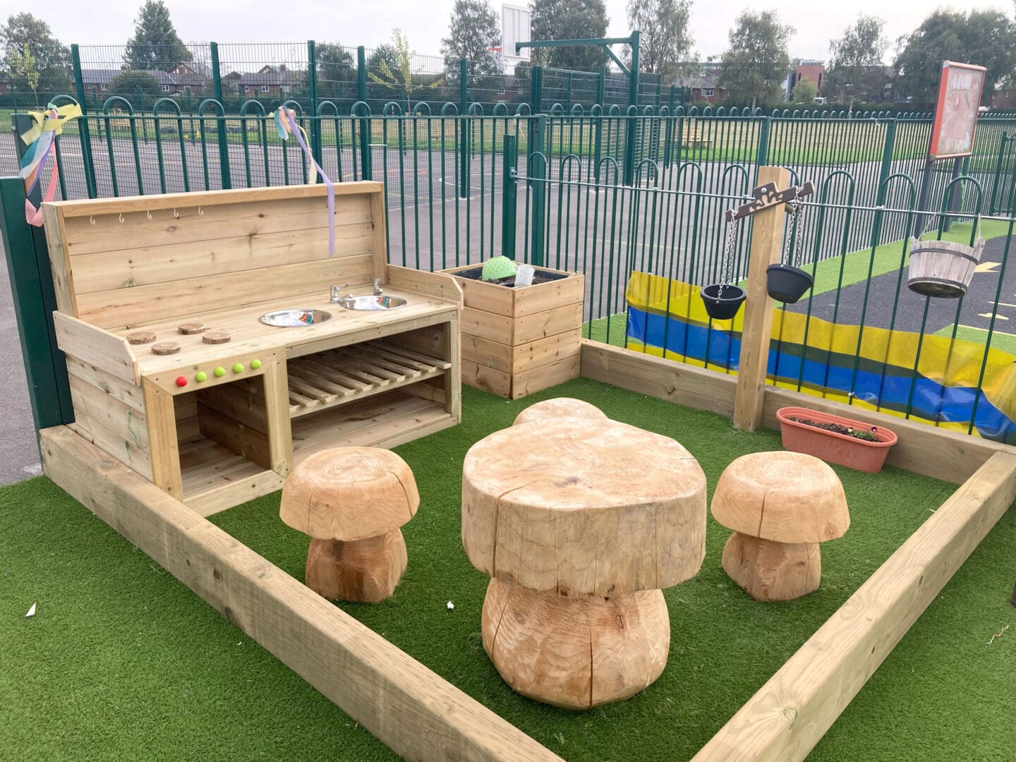 meadowside-primary-messy-play-area-3