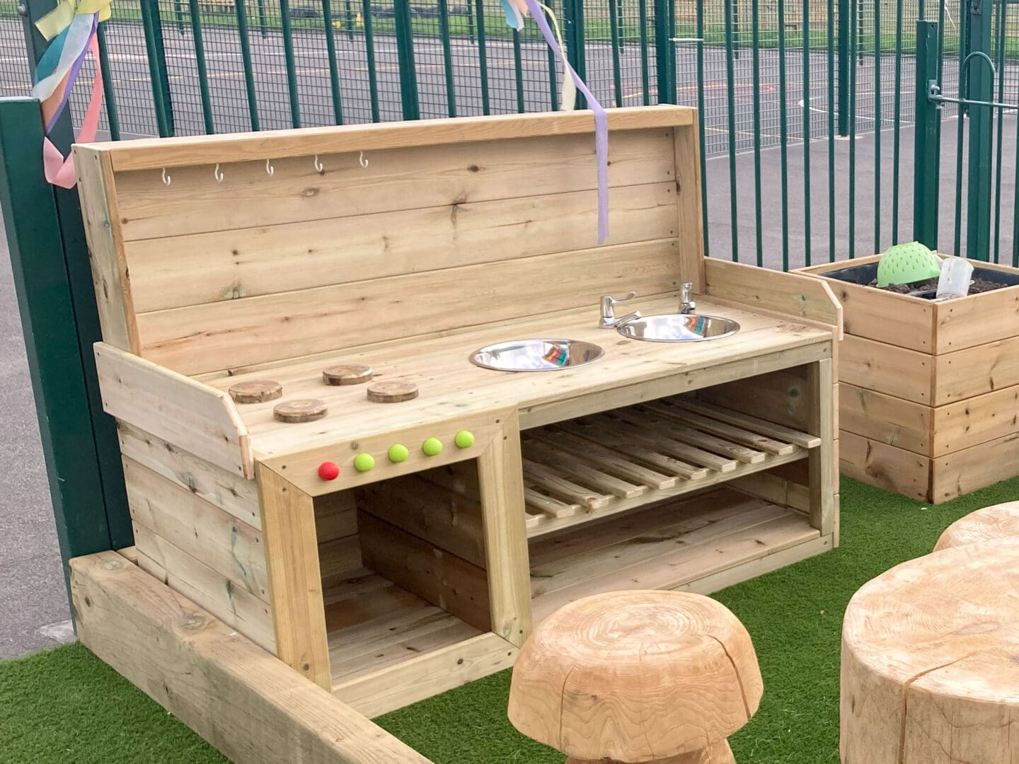 meadowside-primary-messy-play-area-copy