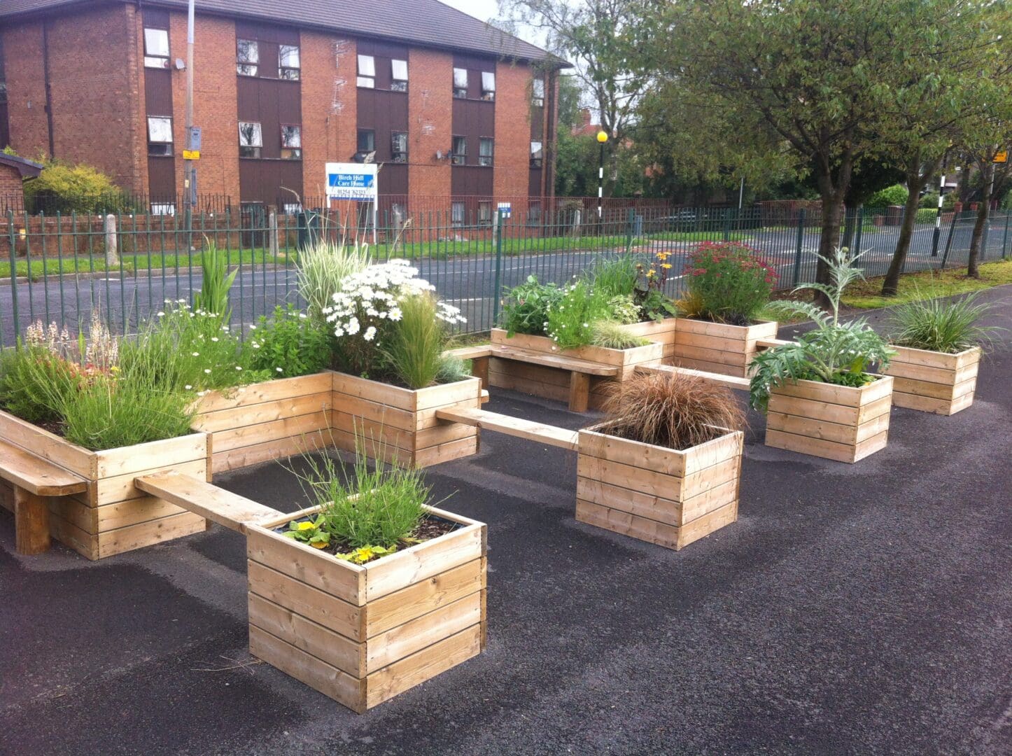 seating-planters-st-edwards